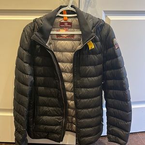 Men’s size medium parajumper downfill jacket! Just came back from dry cleaners